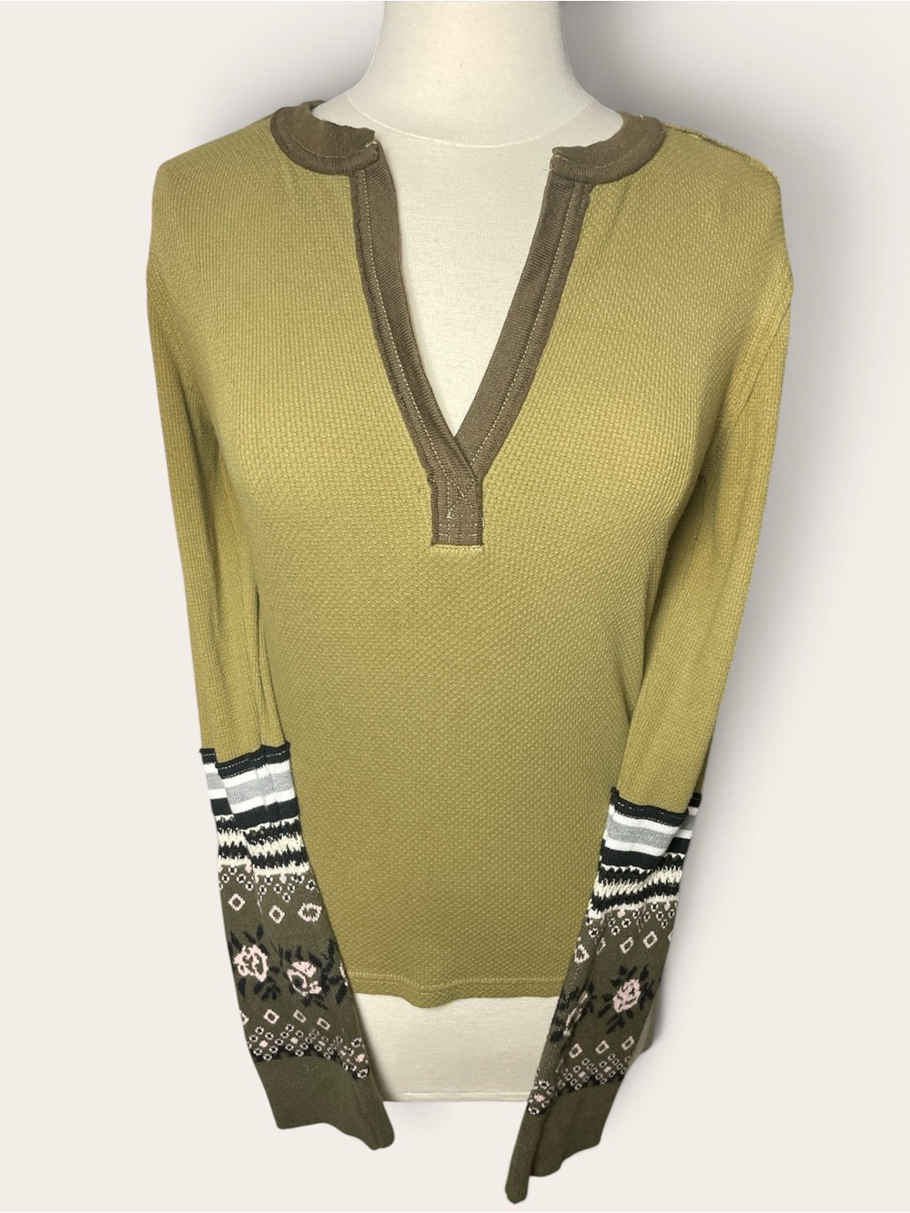 We the Free Olive Green V-Neck Women's Henley with Patterned Cuffs Medium